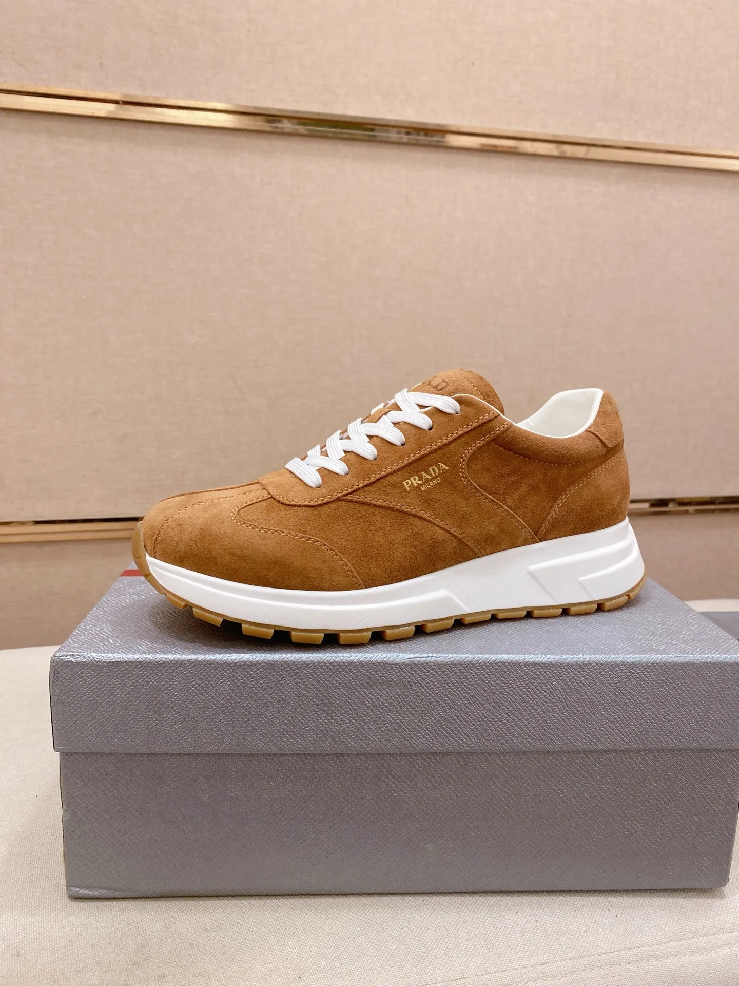 Men's shoes 💰 580💰 ✔️✔️✔️High version High-quality new PRADA counters are launched simultaneously. The new men's shoes and 😘fabric are selected suede cowhide and are made by pure handicrafts. Lining: Full cowhide lining. 👍🏿 High-end ☄️ air-cushion molded anti-slip rubber outsole, exquisite lines, simple and elegant, comfortable and high-end for leisure travel. Code number: 38 to 44